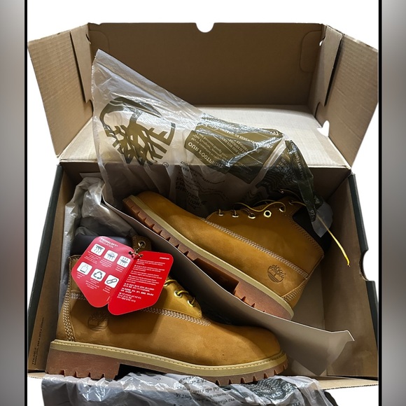 Timberland premium 6 in. Waterproof boot in wheat nubuck. Size 5.5 - Picture 7 of 11